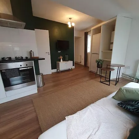 Loft Apartment Near Harry Potter Coaches Уотфорд Экстерьер фото