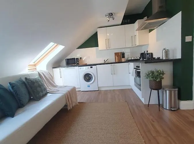 Loft Apartment Near Harry Potter Coaches