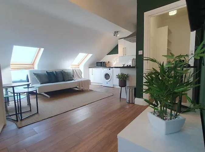 Loft Apartment Near Harry Potter Coaches