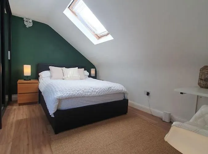 Loft Apartment Near Harry Potter Coaches